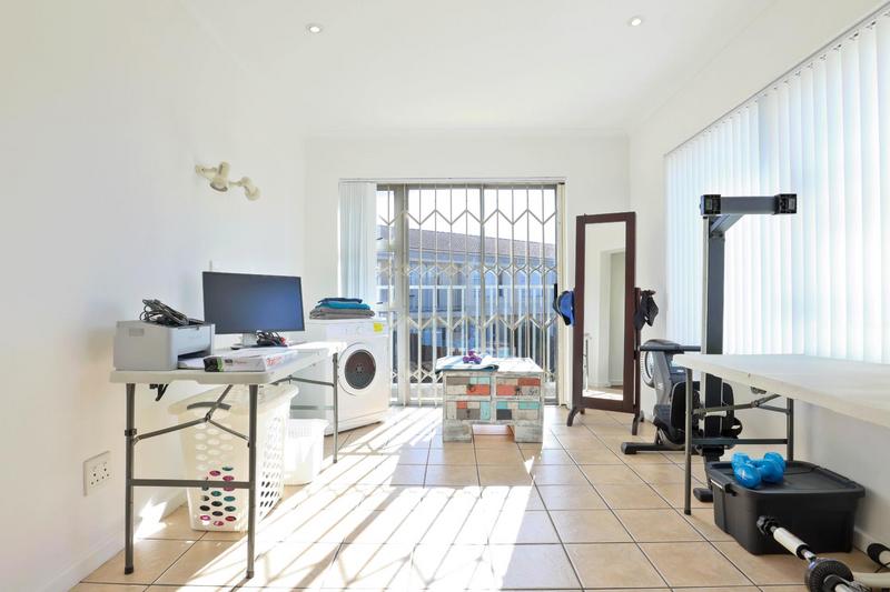 To Let 3 Bedroom Property for Rent in Parklands Western Cape